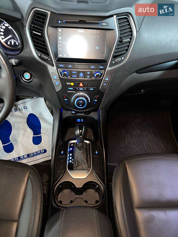 Внедорожник / Кроссовер Hyundai Santa FE 2016 в Киеве