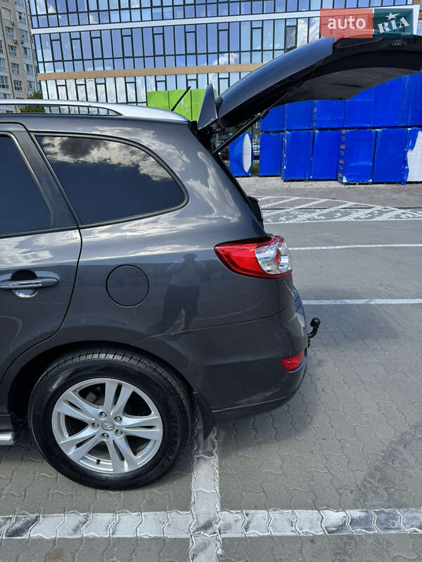 Внедорожник / Кроссовер Hyundai Santa FE 2010 в Ивано-Франковске