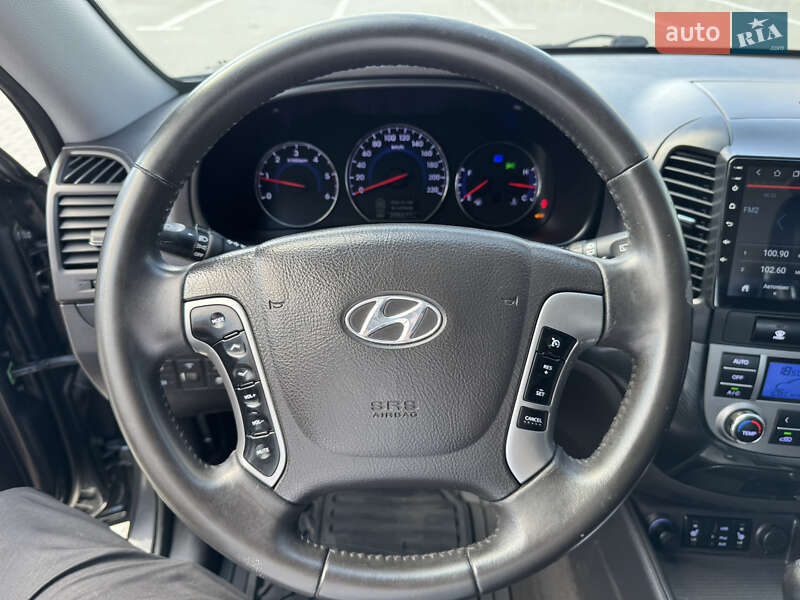 Внедорожник / Кроссовер Hyundai Santa FE 2010 в Ивано-Франковске