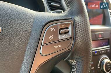 Внедорожник / Кроссовер Hyundai Santa FE 2016 в 