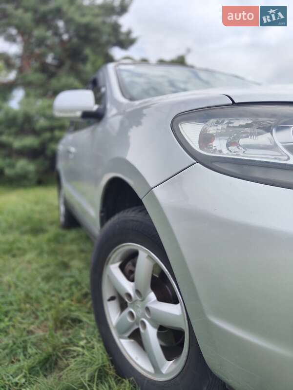 Позашляховик / Кросовер Hyundai Santa FE 2008 в Вараші