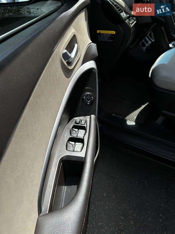 Позашляховик / Кросовер Hyundai Santa FE 2016 в Рівному