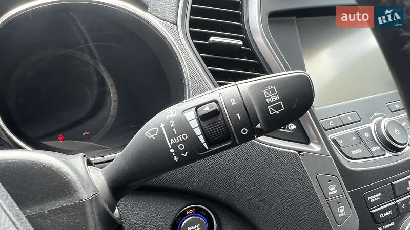 Позашляховик / Кросовер Hyundai Santa FE 2012 в Луцьку