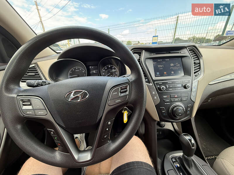 Позашляховик / Кросовер Hyundai Santa FE 2016 в Києві