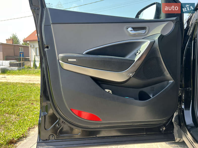 Позашляховик / Кросовер Hyundai Santa FE 2016 в Львові