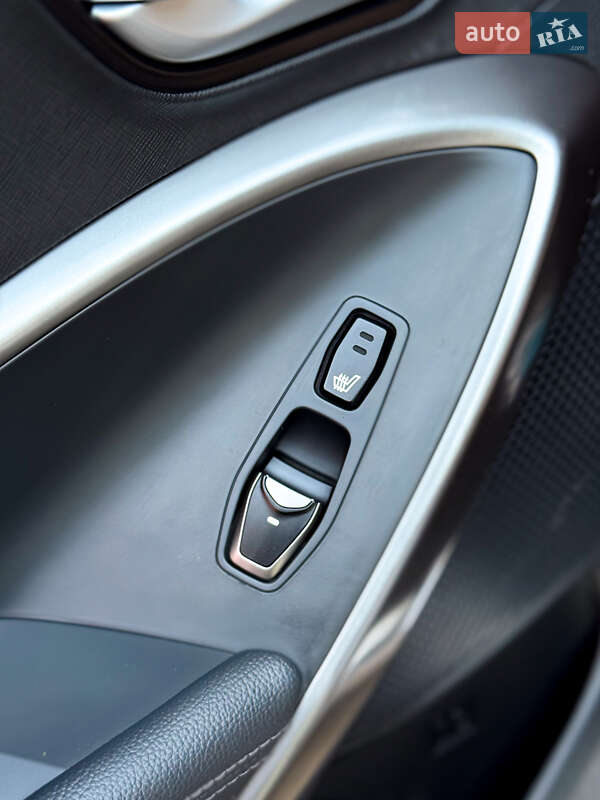 Внедорожник / Кроссовер Hyundai Santa FE 2015 в Краснограде