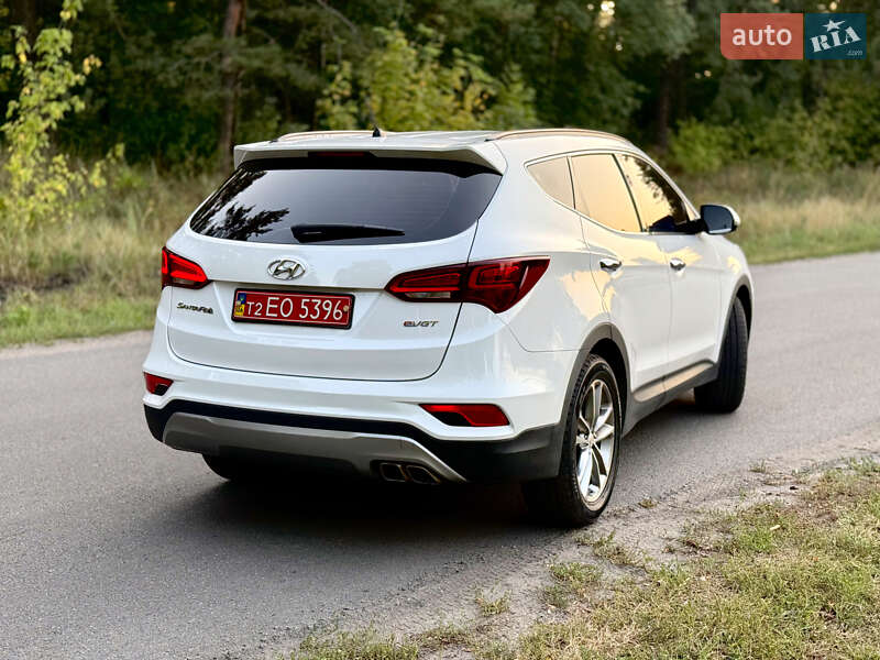 Внедорожник / Кроссовер Hyundai Santa FE 2015 в Краснограде