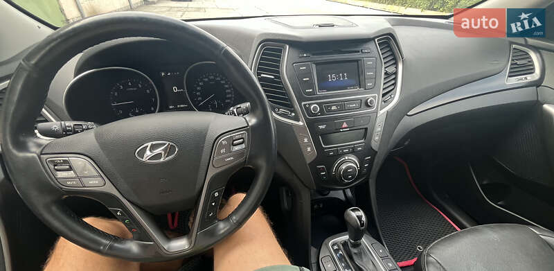 Позашляховик / Кросовер Hyundai Santa FE 2016 в Стрию