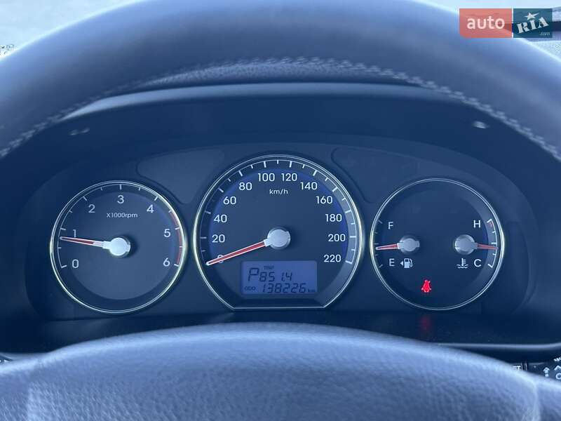 Позашляховик / Кросовер Hyundai Santa FE 2011 в Києві