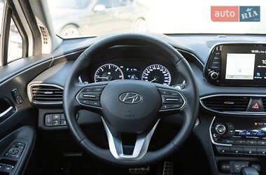 Внедорожник / Кроссовер Hyundai Santa FE 2019 в 
