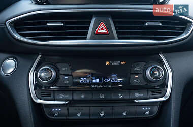 Внедорожник / Кроссовер Hyundai Santa FE 2019 в 