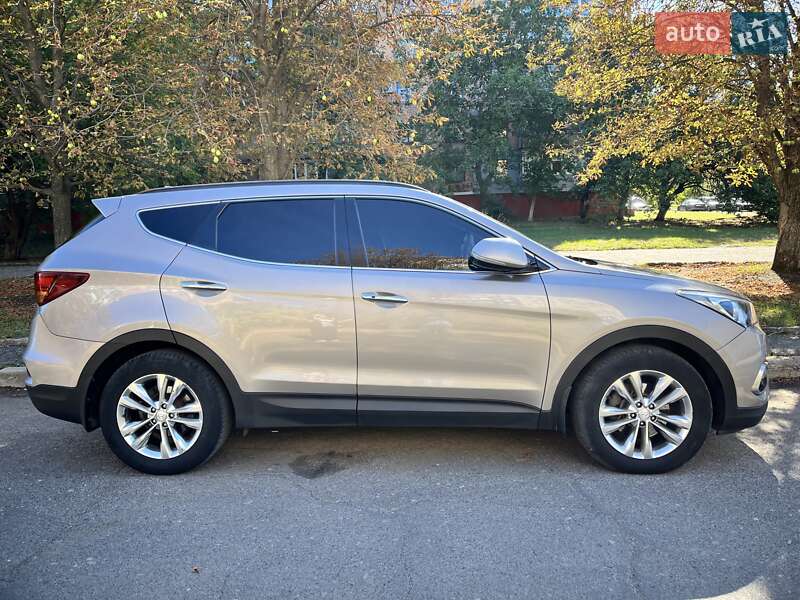 Позашляховик / Кросовер Hyundai Santa FE 2016 в Краматорську
