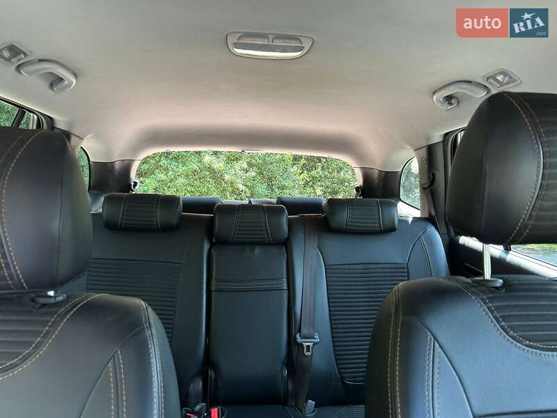 Позашляховик / Кросовер Hyundai Santa FE 2012 в Звягелі