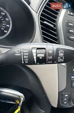 Внедорожник / Кроссовер Hyundai Santa FE 2015 в 