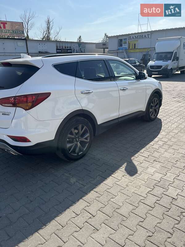 Позашляховик / Кросовер Hyundai Santa FE 2015 в Чернівцях