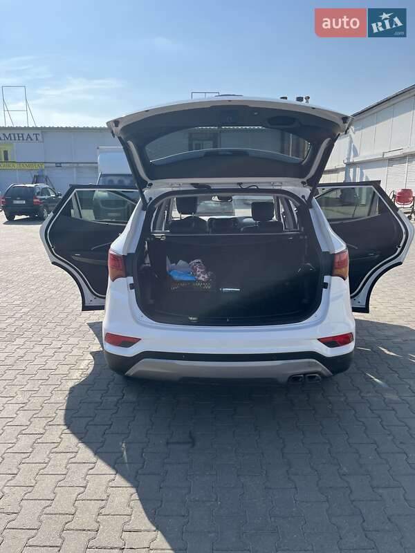 Позашляховик / Кросовер Hyundai Santa FE 2015 в Чернівцях