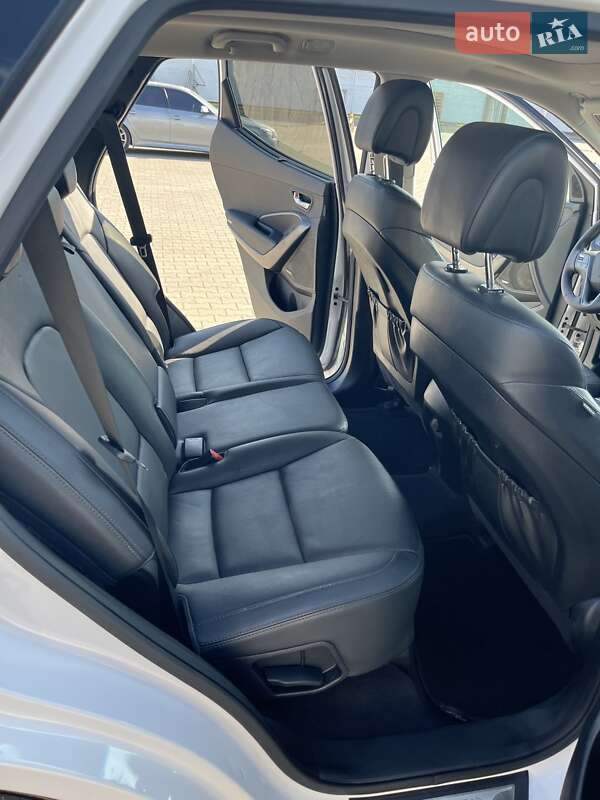 Позашляховик / Кросовер Hyundai Santa FE 2015 в Чернівцях