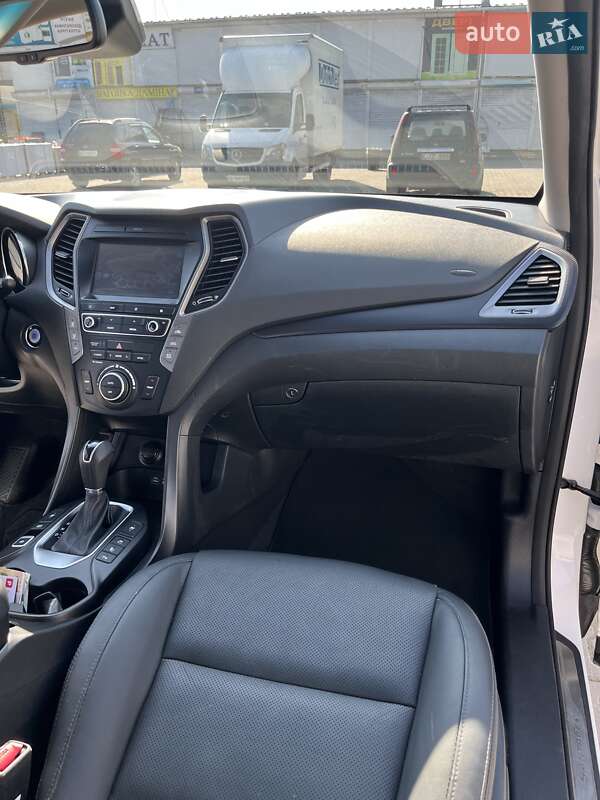 Позашляховик / Кросовер Hyundai Santa FE 2015 в Чернівцях