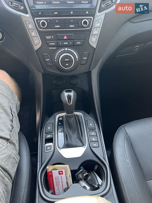 Позашляховик / Кросовер Hyundai Santa FE 2015 в Чернівцях