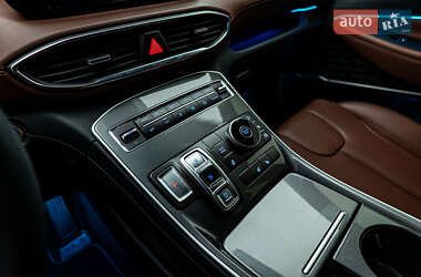 Внедорожник / Кроссовер Hyundai Santa FE 2021 в 
