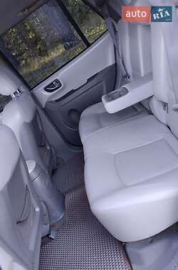 Минивэн Hyundai Santa FE 2005 в 