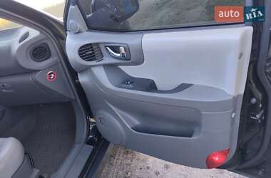 Минивэн Hyundai Santa FE 2005 в 