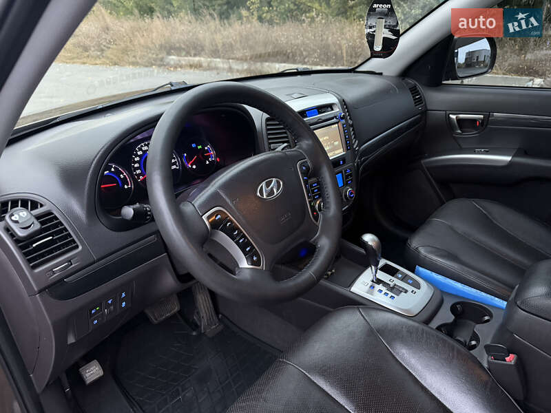 Позашляховик / Кросовер Hyundai Santa FE 2011 в Краснограді