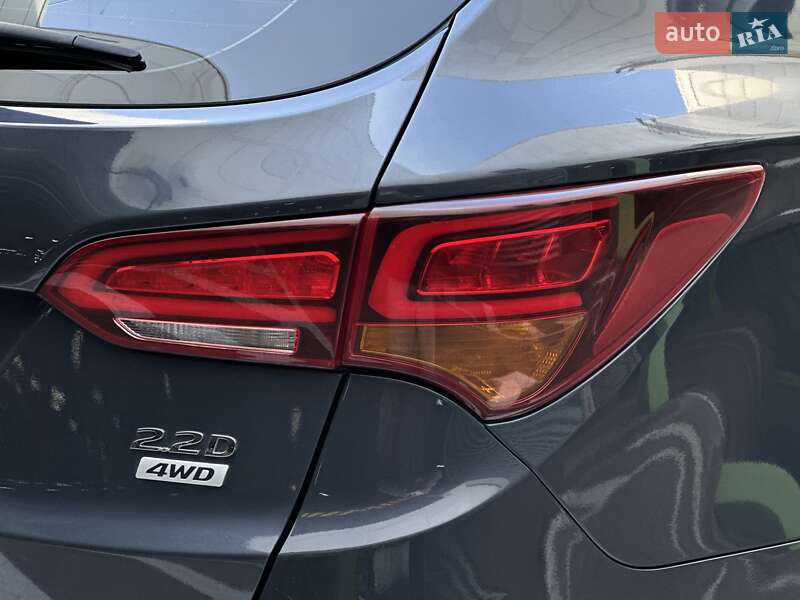 Внедорожник / Кроссовер Hyundai Santa FE 2017 в Киеве