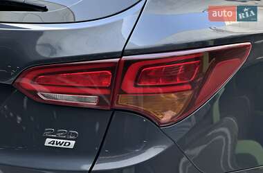 Внедорожник / Кроссовер Hyundai Santa FE 2017 в 