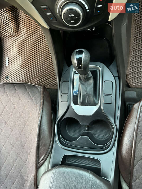 Внедорожник / Кроссовер Hyundai Santa FE 2016 в Борщеве