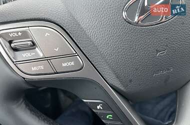Внедорожник / Кроссовер Hyundai Santa FE 2013 в 