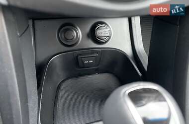 Внедорожник / Кроссовер Hyundai Santa FE 2013 в 