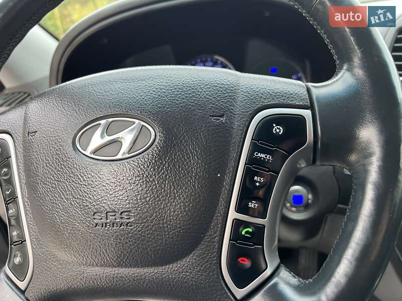 Внедорожник / Кроссовер Hyundai Santa FE 2012 в Радивилове