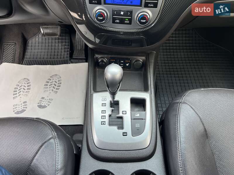 Внедорожник / Кроссовер Hyundai Santa FE 2012 в Радивилове