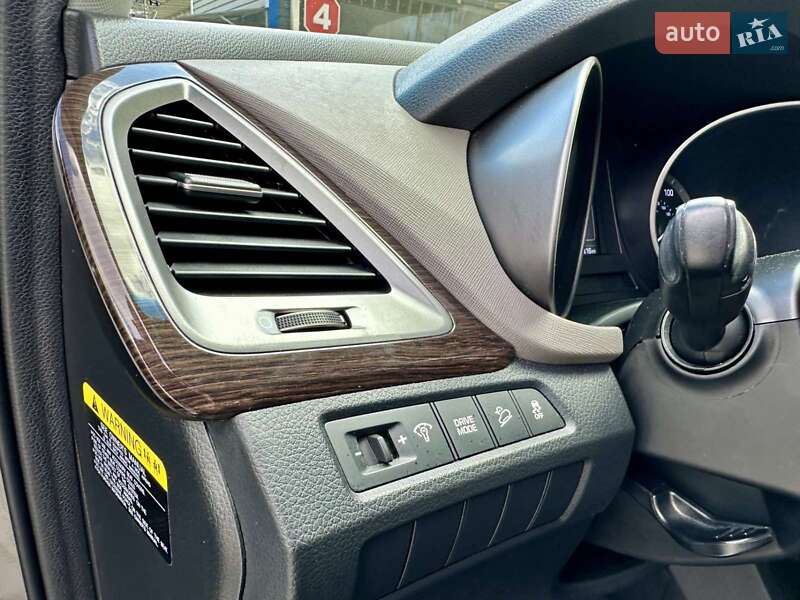Внедорожник / Кроссовер Hyundai Santa FE 2018 в Каменец-Подольском