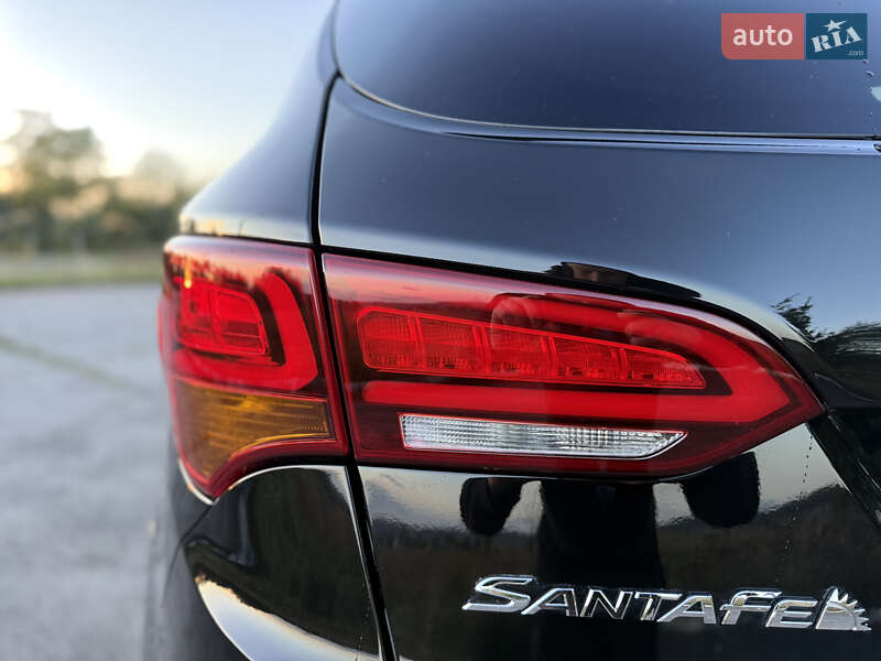 Внедорожник / Кроссовер Hyundai Santa FE 2015 в Радивилове