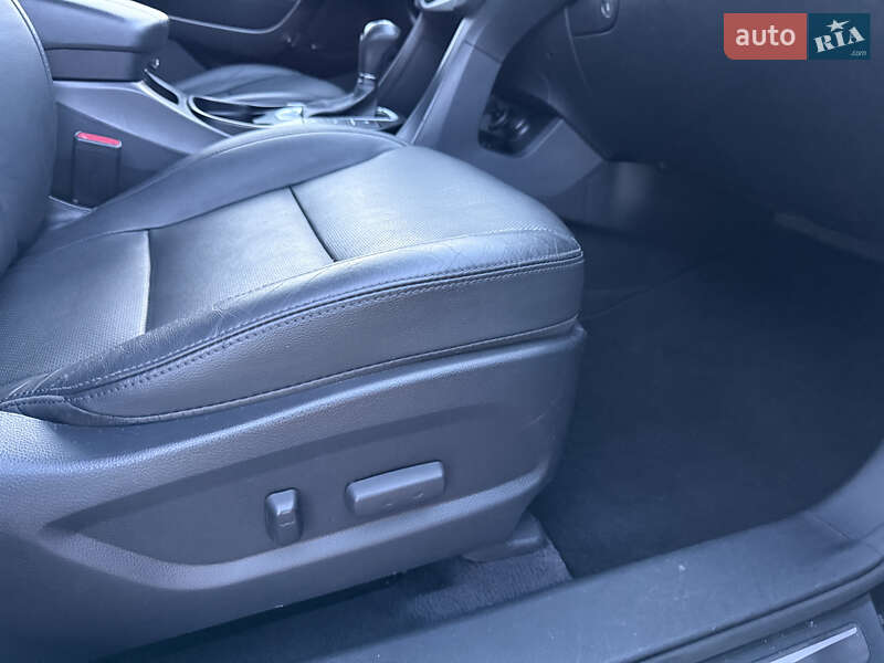 Внедорожник / Кроссовер Hyundai Santa FE 2015 в Радивилове