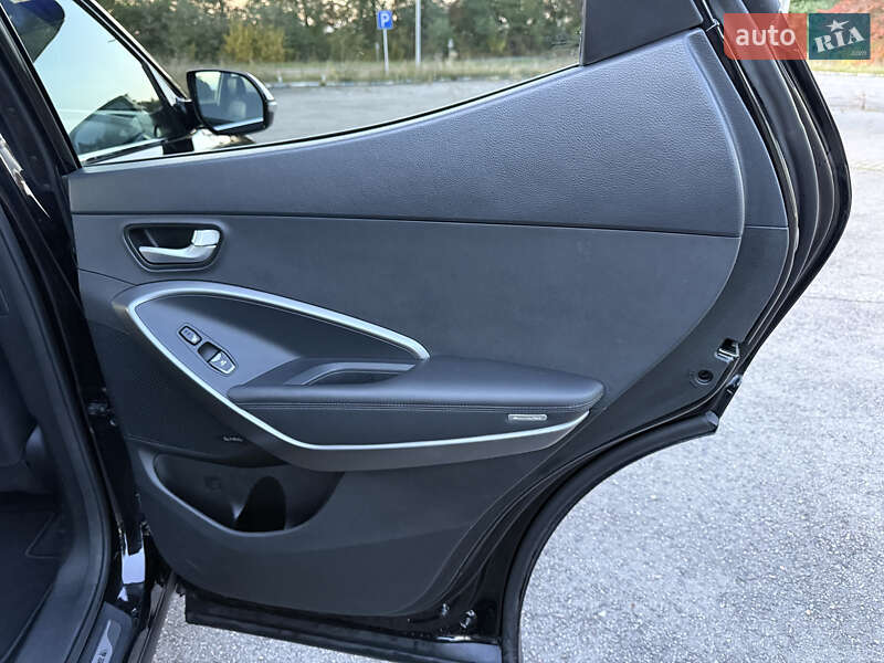 Внедорожник / Кроссовер Hyundai Santa FE 2015 в Радивилове