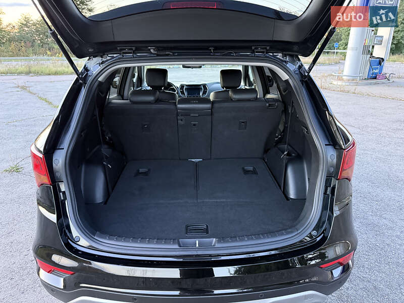 Внедорожник / Кроссовер Hyundai Santa FE 2015 в Радивилове