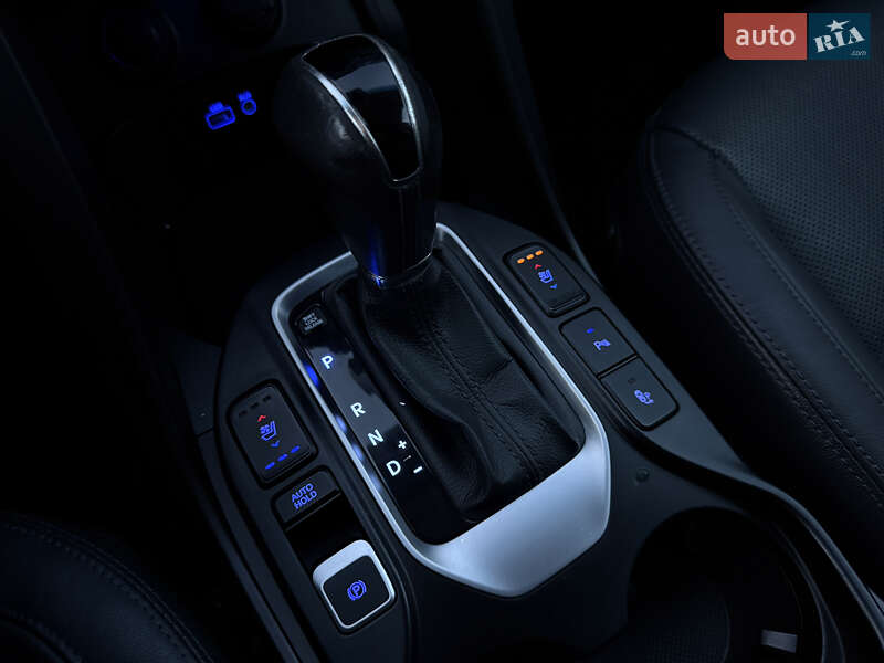 Внедорожник / Кроссовер Hyundai Santa FE 2015 в Радивилове