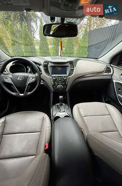 Внедорожник / Кроссовер Hyundai Santa FE 2016 в 