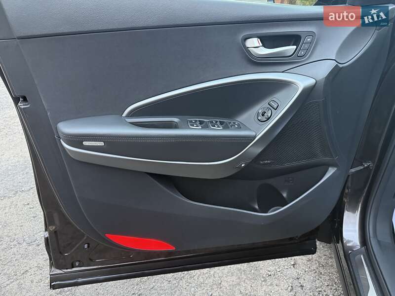 Внедорожник / Кроссовер Hyundai Santa FE 2016 в Гнивани