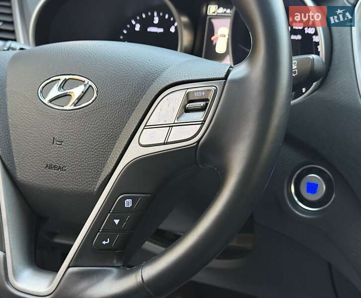 Внедорожник / Кроссовер Hyundai Santa FE 2016 в Гнивани