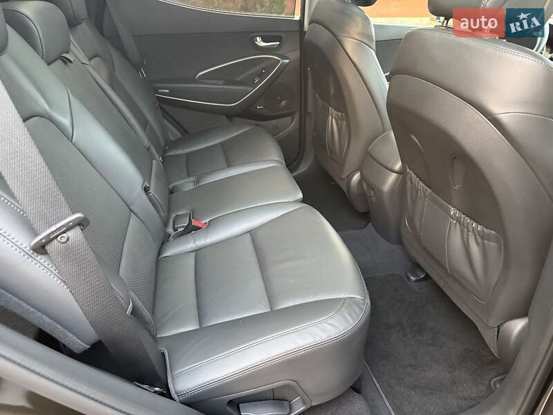 Внедорожник / Кроссовер Hyundai Santa FE 2016 в Гнивани
