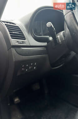 Позашляховик / Кросовер Hyundai Santa FE 2011 в 