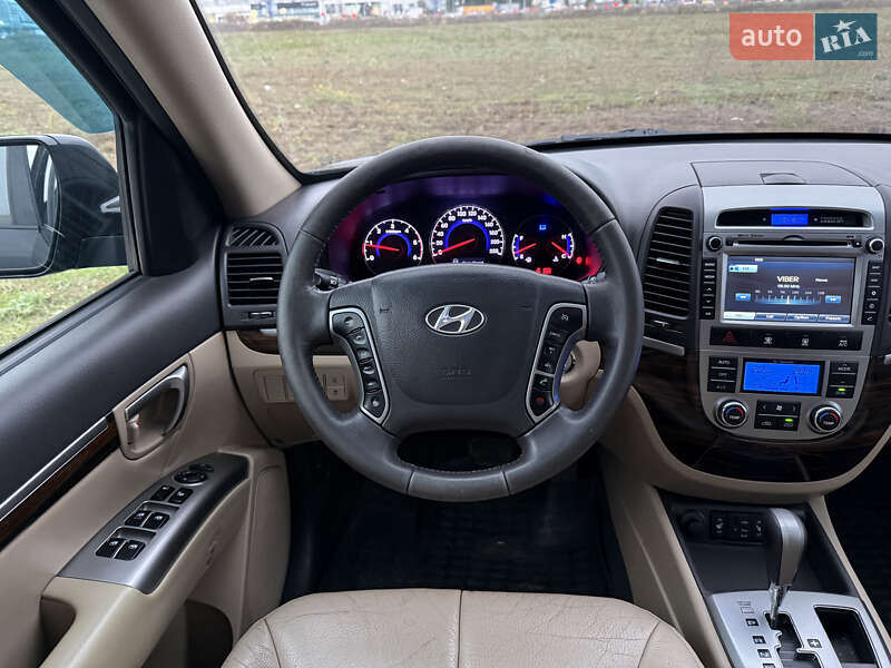 Внедорожник / Кроссовер Hyundai Santa FE 2011 в Киеве