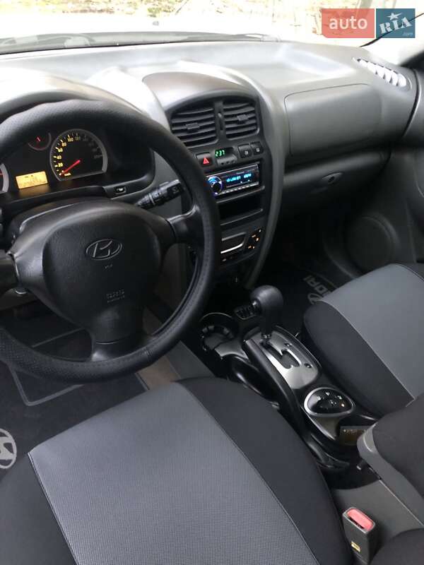 Внедорожник / Кроссовер Hyundai Santa FE 2005 в Николаеве
