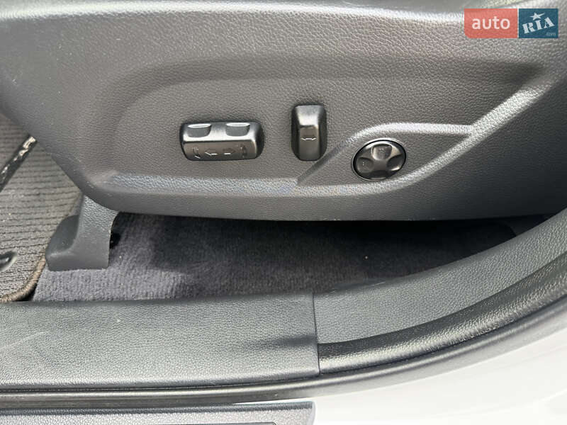 Позашляховик / Кросовер Hyundai Santa FE 2015 в Києві фото 39 Позашляховик / Кросовер Hyundai Santa FE 2015 в Києві