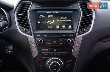 Внедорожник / Кроссовер Hyundai Santa FE 2015 в 