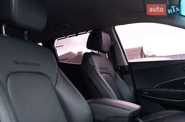 Внедорожник / Кроссовер Hyundai Santa FE 2015 в 